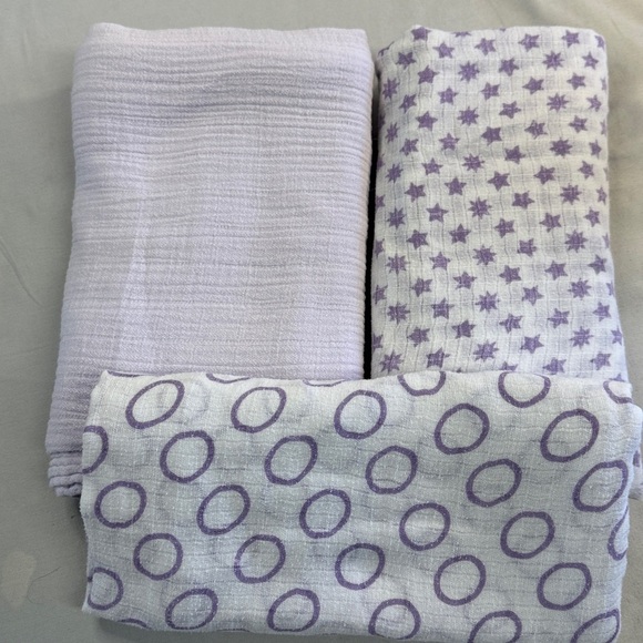 Aden + Anais - Set of 3 Lavender Muslin Blankets - Picture 2 of 5